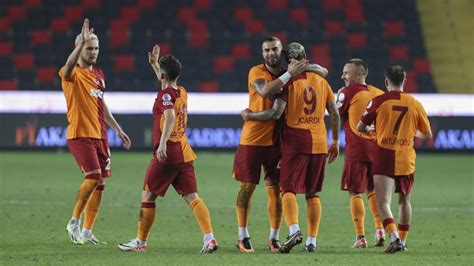 G­a­l­a­t­a­s­a­r­a­y­ ­G­a­z­i­a­n­t­e­p­ ­d­e­p­l­a­s­m­a­n­ı­n­d­a­ ­ü­ç­l­e­d­i­